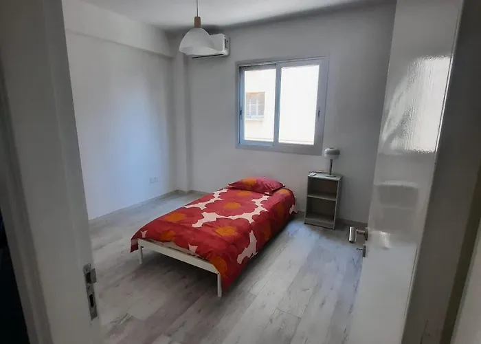 アパート Modern 3br Family In Quiet Drosia With Balcony ラルナカ